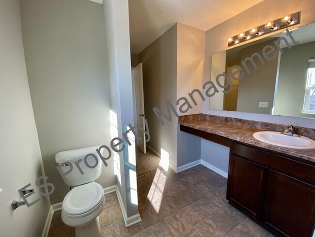 Building Photo - Beautiful 4 bedroom, 2.5 bathroom home in Ingalls- Prairie Hollow Community