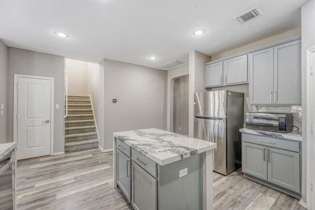 Building Photo - 198 Danish Dr