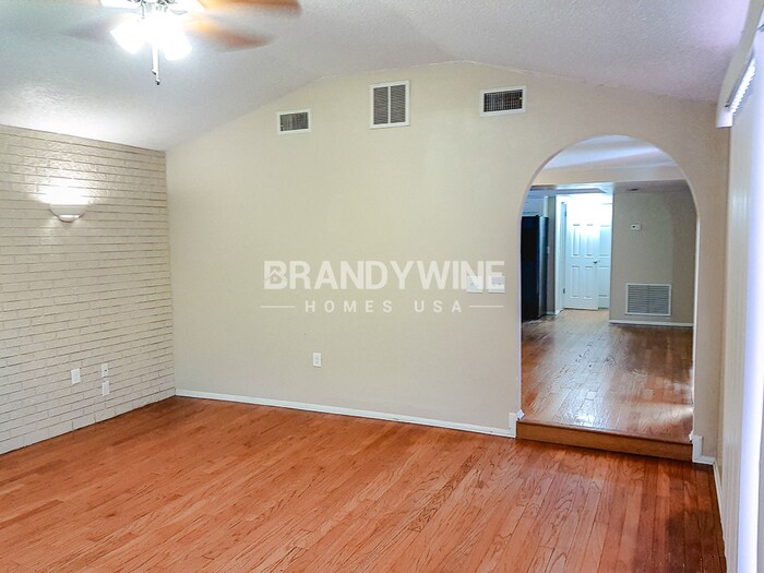 Building Photo - 7755 Tanglewood Dr