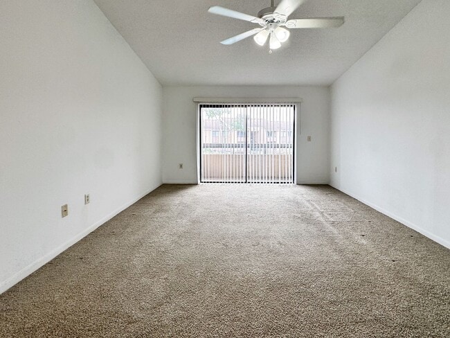 Building Photo - Tamarind - Renovated 2 Bedroom 2 Bath Condominium