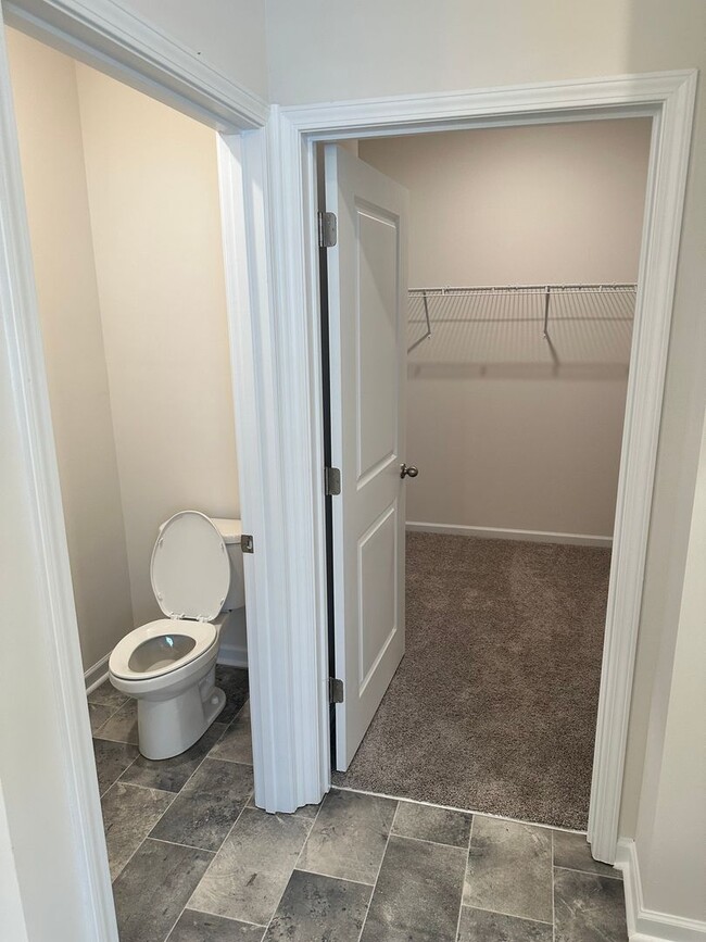 Building Photo - Gourgeous Brand New 4 bedroom Home near La...