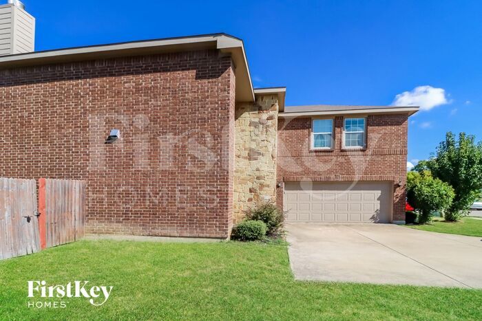 Building Photo - 2301 Saffron Ln