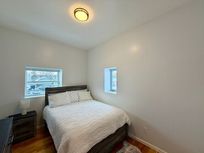 Building Photo - 719 N 3rd Ave