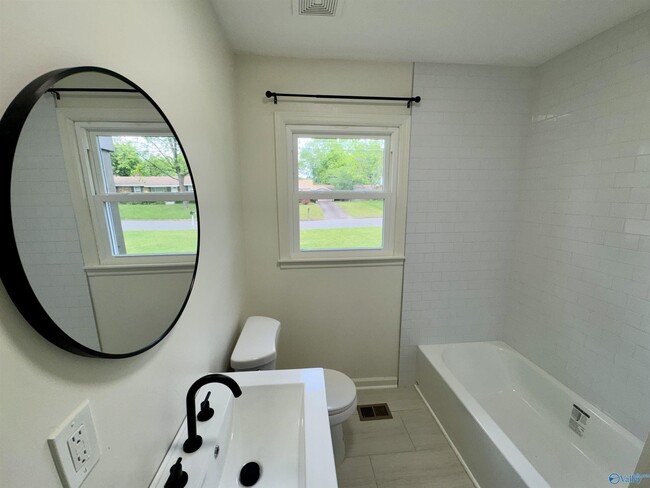 Building Photo - 3207 Searcy Dr NW