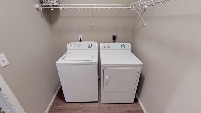 Building Photo - 2 br, 2 bath  - Stonemill Pond Apartments