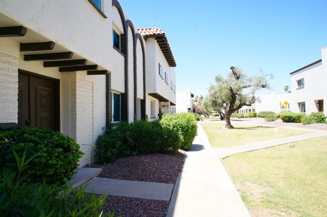 Building Photo - 4206 N Parkway Ave