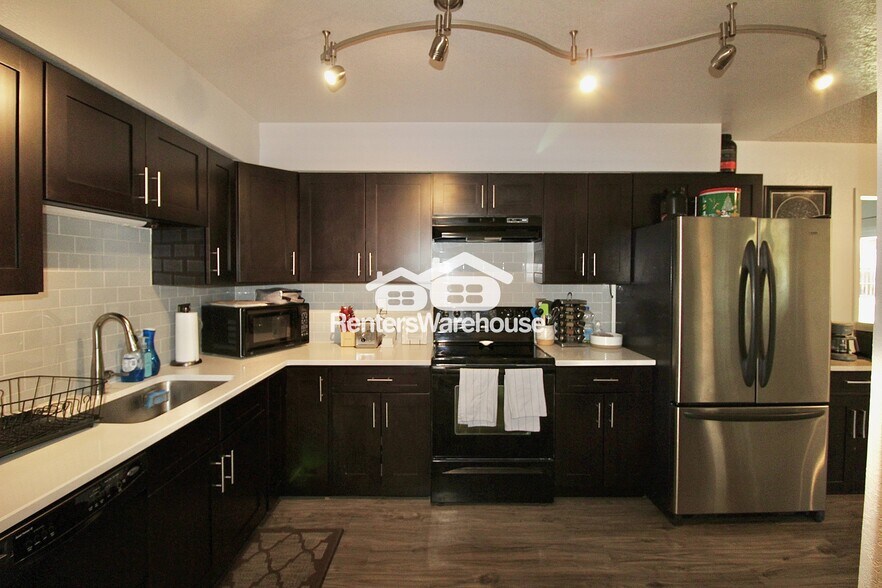 Building Photo - 11025 Dahlia Ct