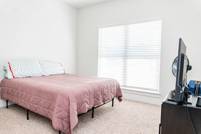 Building Photo - 1109 Shoal River Dr