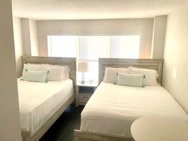 Building Photo - 405 N Ocean Blvd