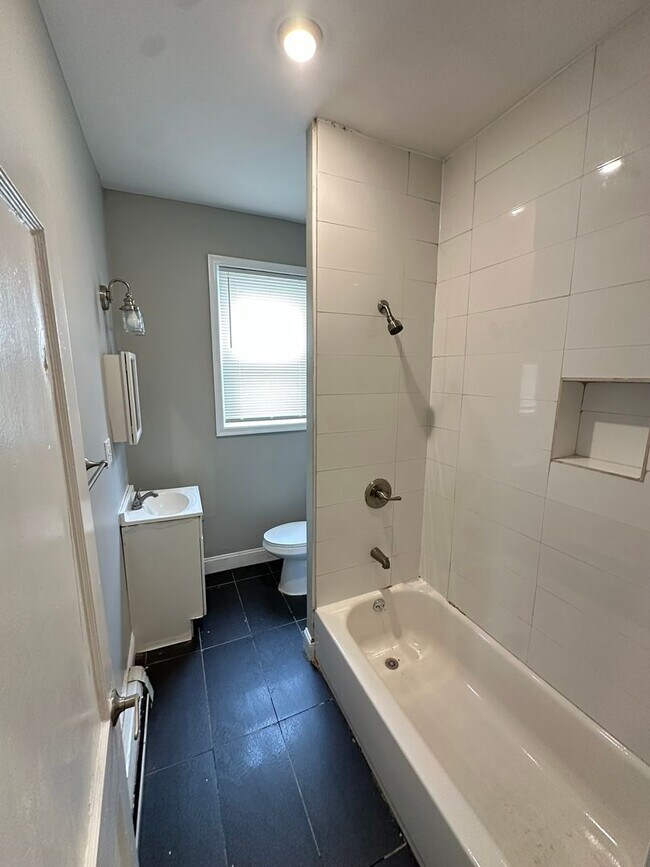 Building Photo - 725 S 56th St