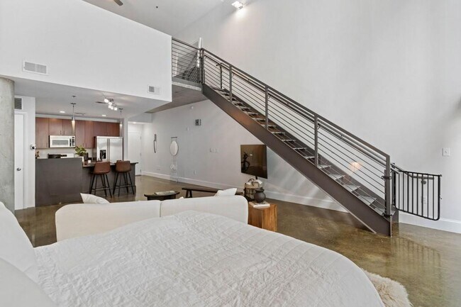 Building Photo - 845 Spring St NW