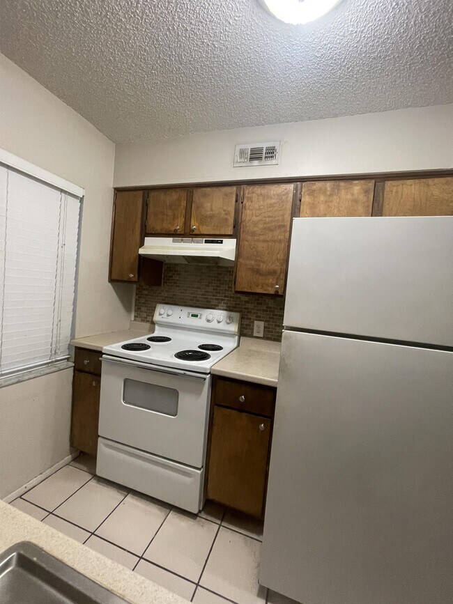 Building Photo - 5506 Pokeweed Ct