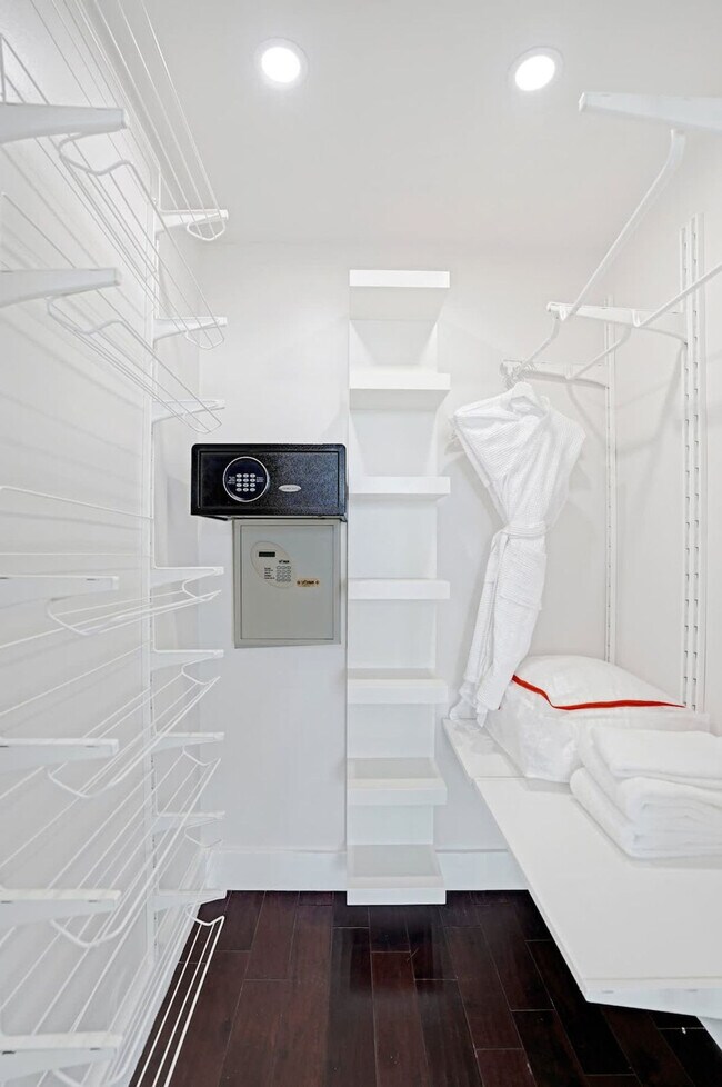 Building Photo - 2889 McFarlane Rd