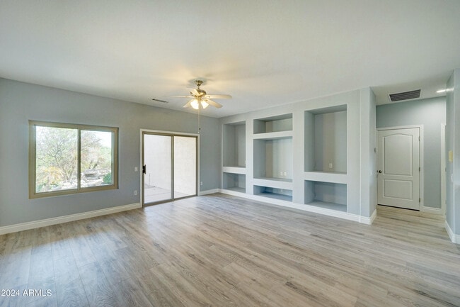 Building Photo - 16457 W Rock Springs Ln
