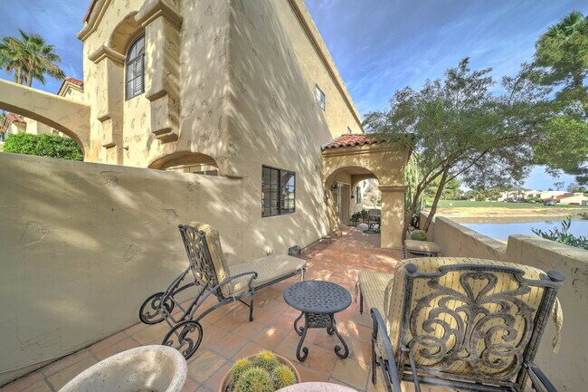 Building Photo - 6141 N 28th Pl