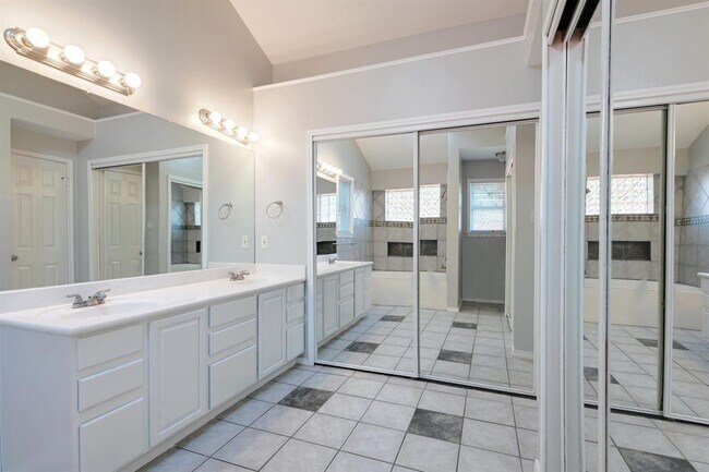 Building Photo - 3605 Palomar Ln