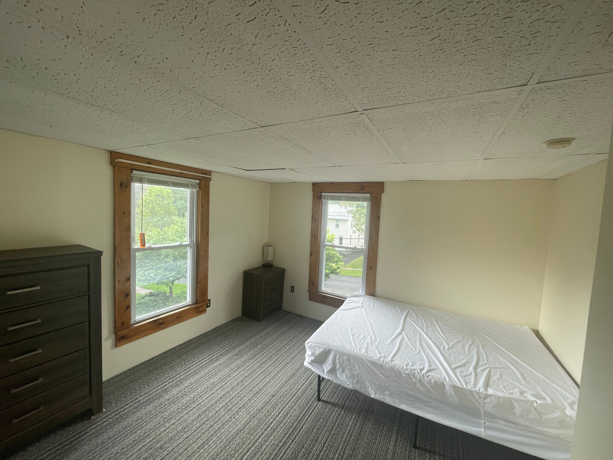 Building Photo - 86 Elm St