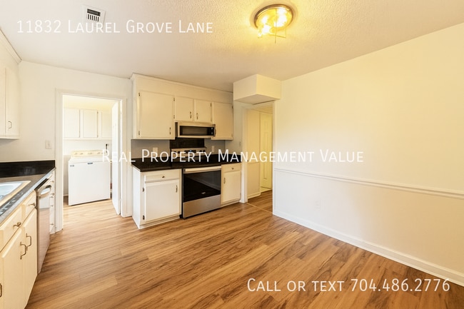 Building Photo - 11832 Laurel Grove Ln