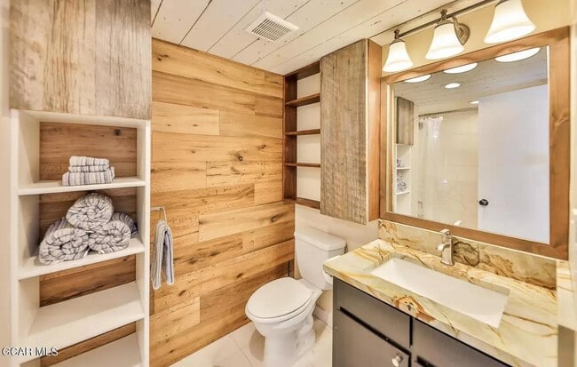 Building Photo - 76 Gcr Mile 22