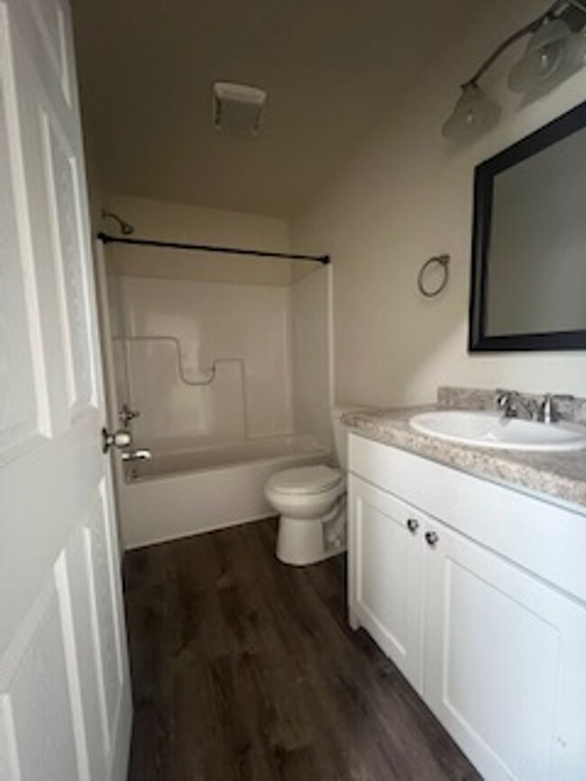 Building Photo - 3 Bedroom Duplex
