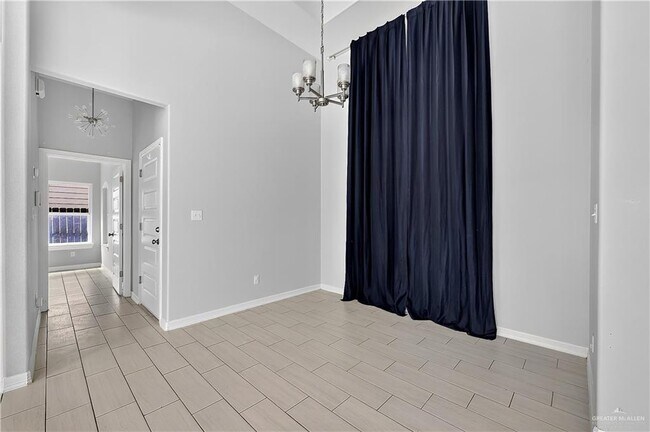 Building Photo - 16 Spanish Oak Dr