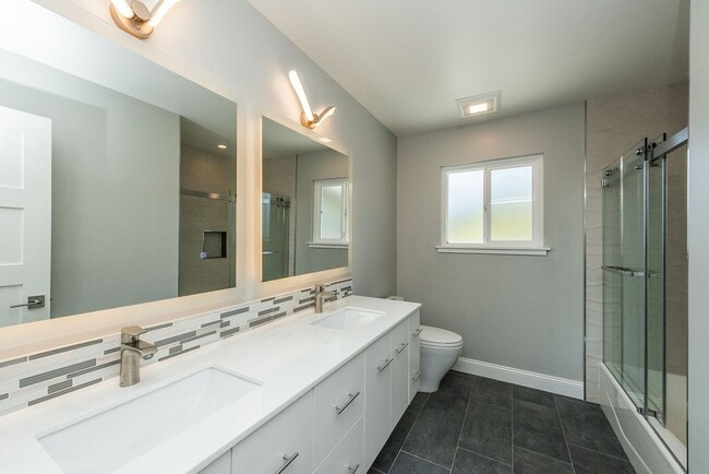 Building Photo - Updated 4 Bed / 2.5 Ba Home in Millbrae Mi...