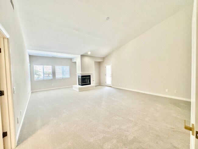 Building Photo - 4286 La Canada Rd