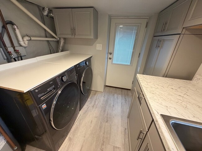 Building Photo - 207 E Custer St