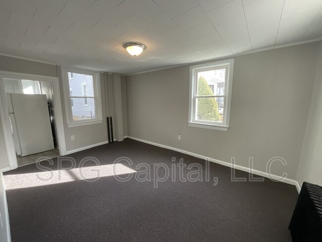 Building Photo - 21 S Washington St