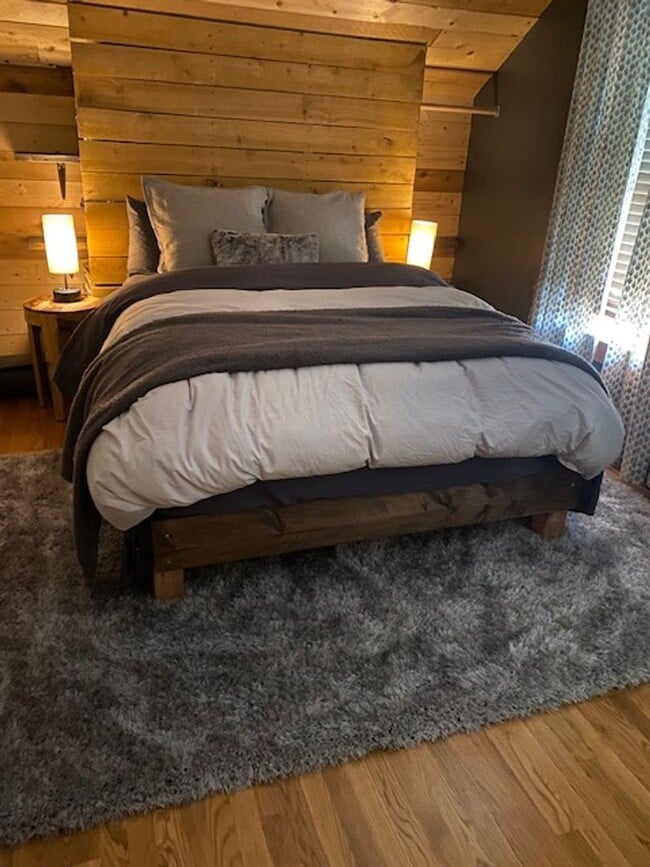 Building Photo - Beautifully renovated 1892 Buckman Bungalow with Hardwoods, Fenced Yard, A/C