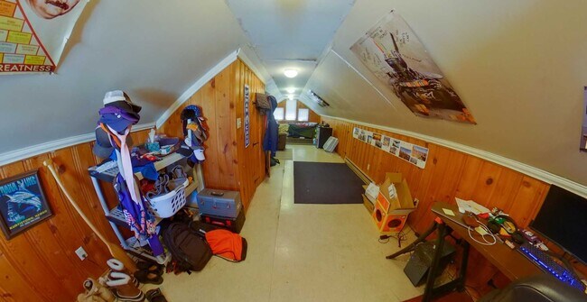 Building Photo - 1120 Thurston St