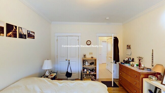 Building Photo - 27 Glenville Ave