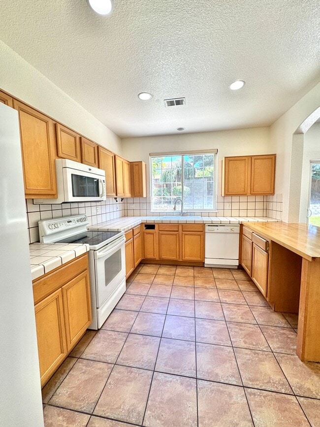 Building Photo - 2520 Napoli Dr