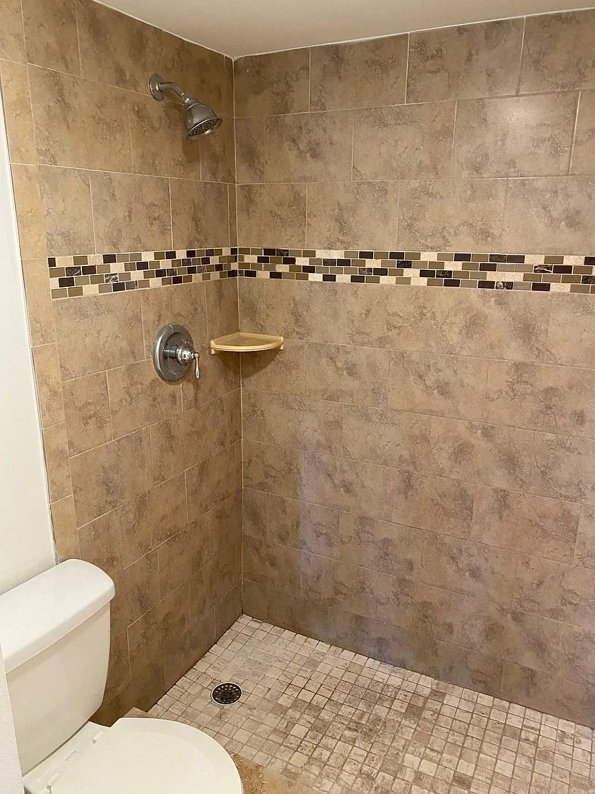Building Photo - 21900 Lake Forest Cir