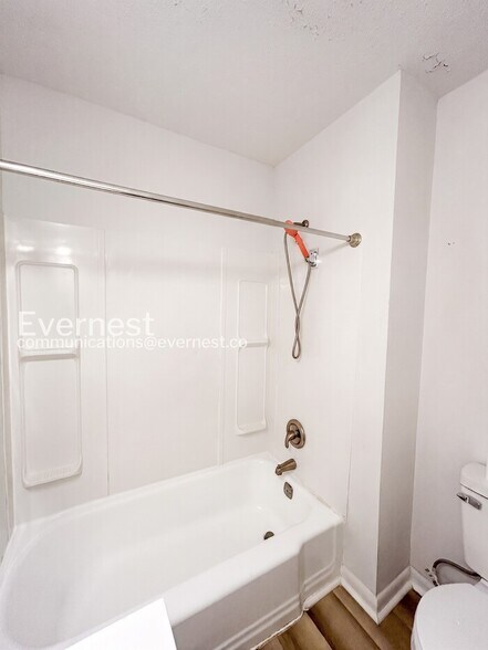 Building Photo - 633 Hemlock Ave