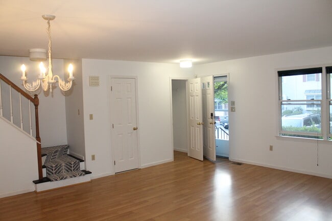 Building Photo - 120 Eaglesmere Cir