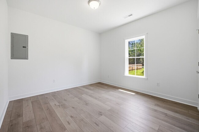 Building Photo - 21161 Baileys Ln