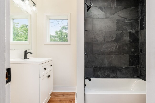 Building Photo - 479 Siebert St