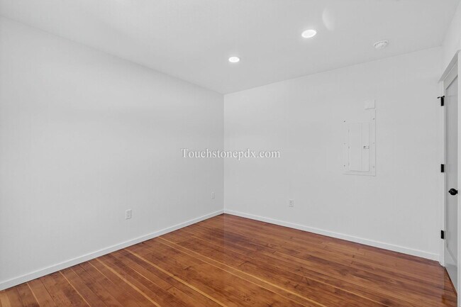 Building Photo - 4938 SE Foster Rd