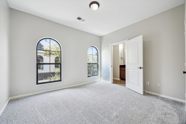 Building Photo - 5308 Larkin St