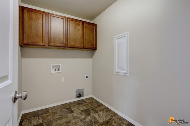 Building Photo - Beautiful 3-Bedroom Half Duplex in Eagle R...