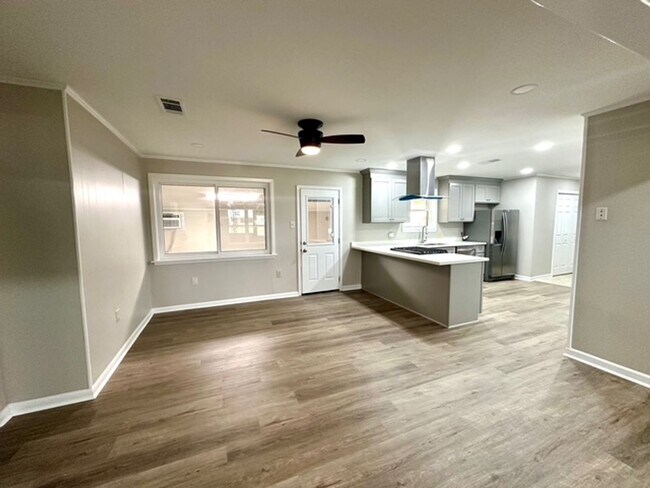 Building Photo - 1005 E Grace St