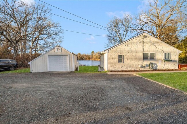 Primary Photo - 8 Pine Ln