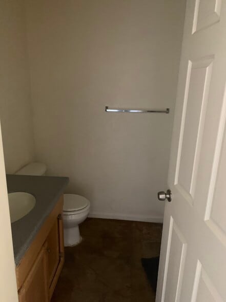 Building Photo - 422 Avenida Oriol