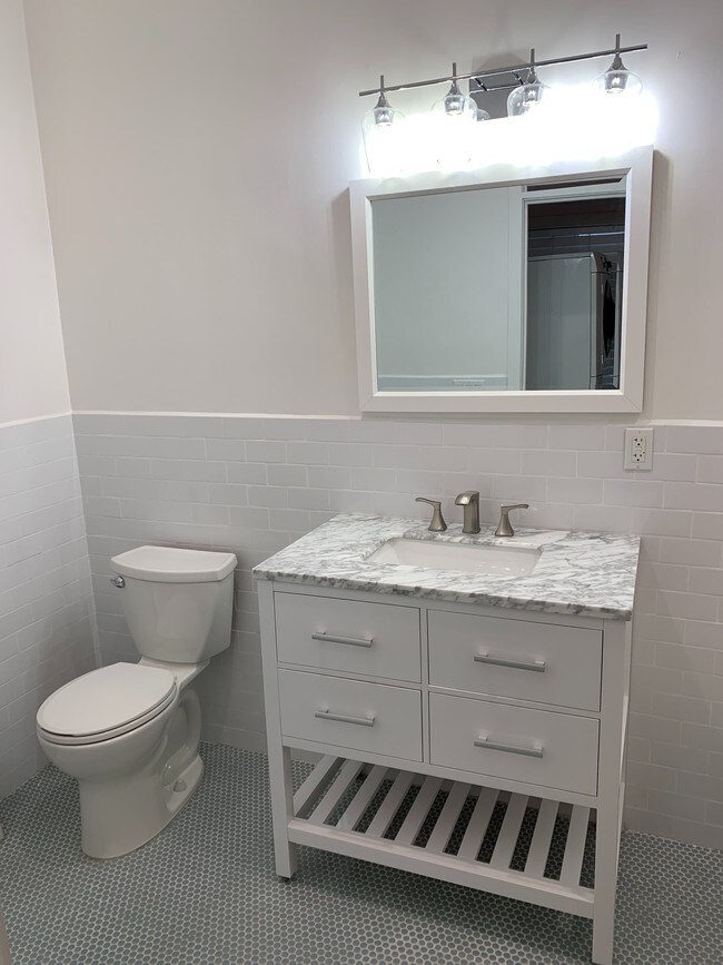 Bathroom 1 - 42 Navy St