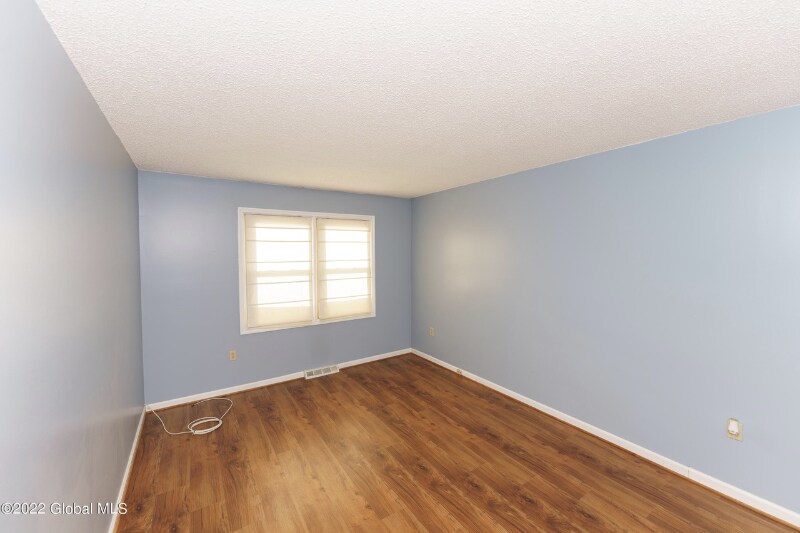 Building Photo - 12 Whispering Pines Rd