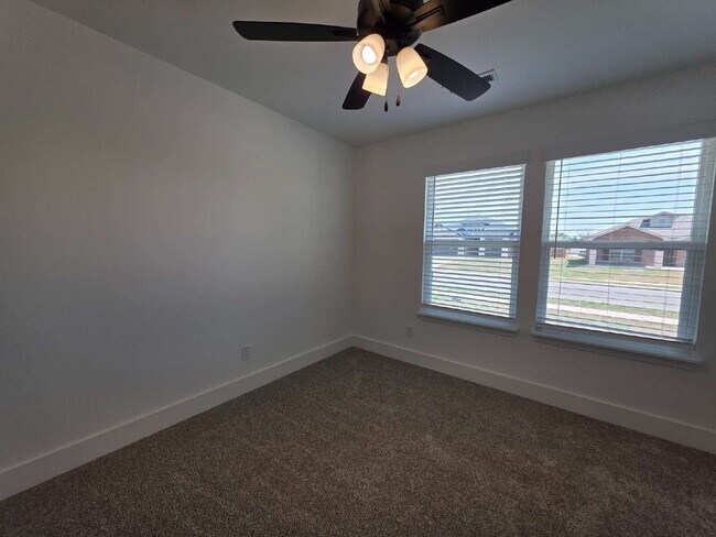 Building Photo - 8760 Sunspire Ln