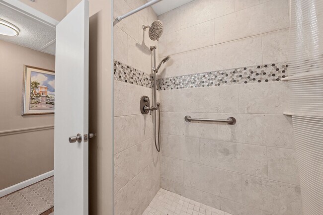 Building Photo - 761 John Ringling Blvd