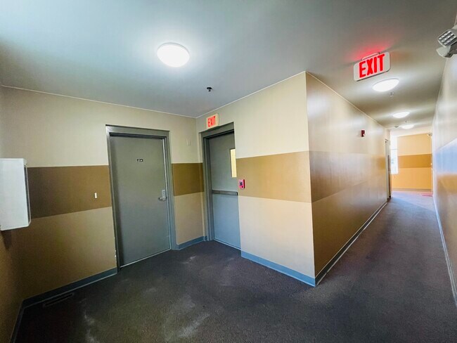 Building Photo - 520 Pershing Ave
