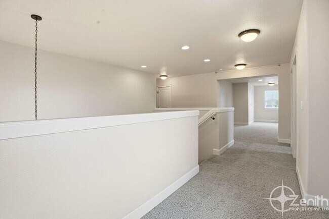 Building Photo - 15205 NE 102nd Way